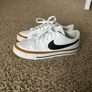 Nike Court Legacy